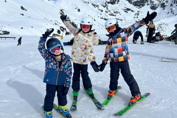 children skiing in Queenstown nz